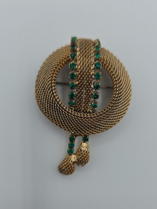 Jewelry - Vintage Gold-Tone Mesh Brooch with Emerald Green Crystals
